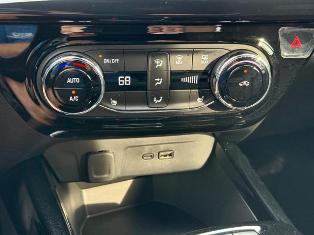 2025 Chevrolet Trax Vehicle Photo in COLUMBIA, MO 65203-3903