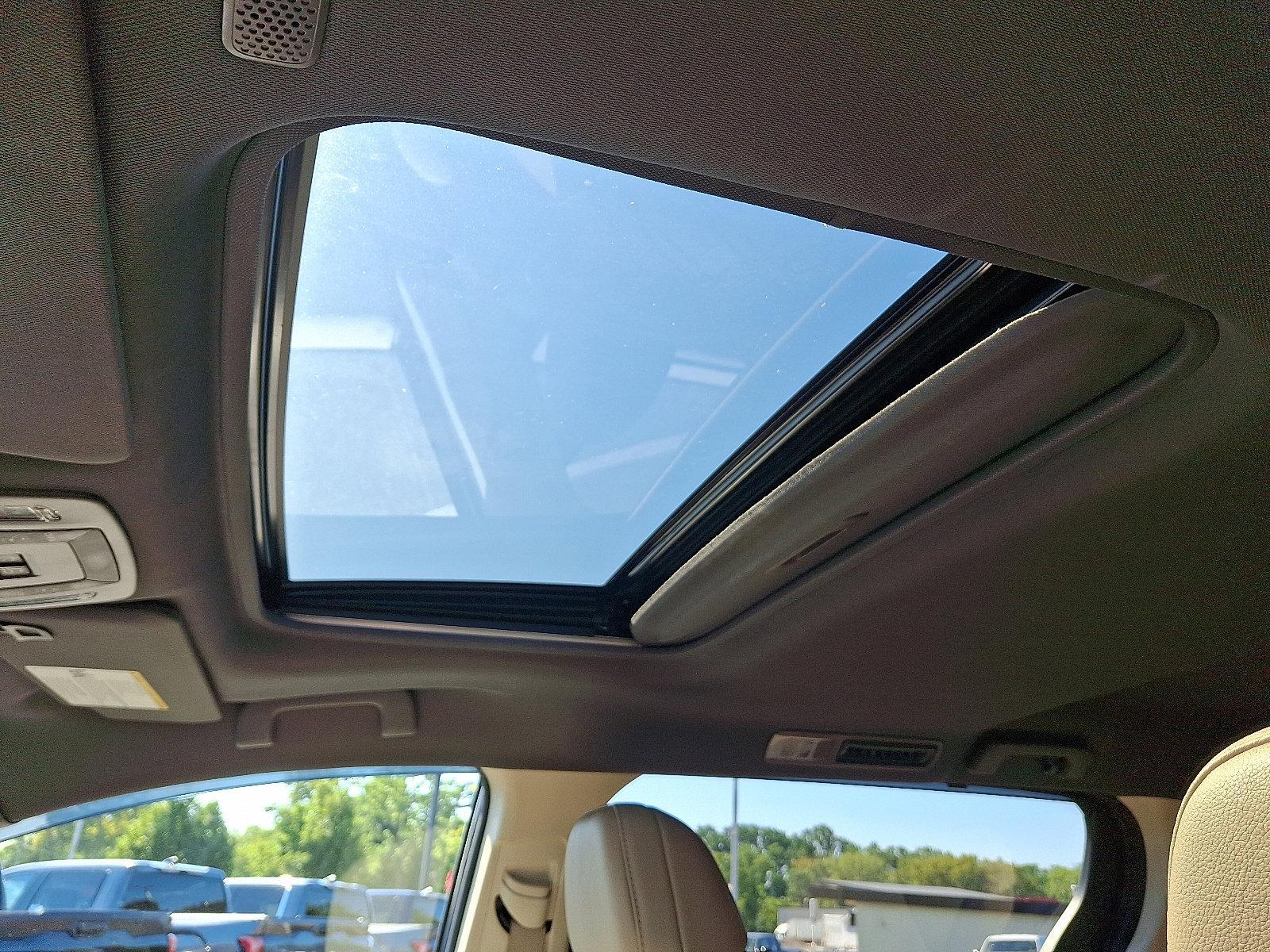 2022 Toyota Sienna Vehicle Photo in Trevose, PA 19053