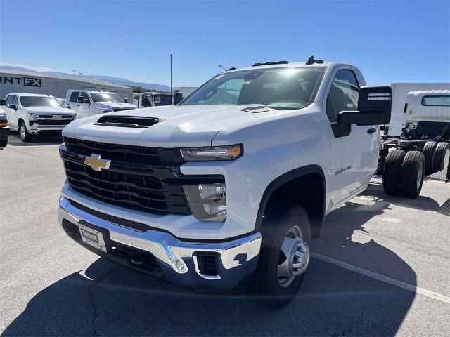 2024 Chevrolet Silverado 3500 HD Chassis Cab Vehicle Photo in ALCOA, TN 37701-3235