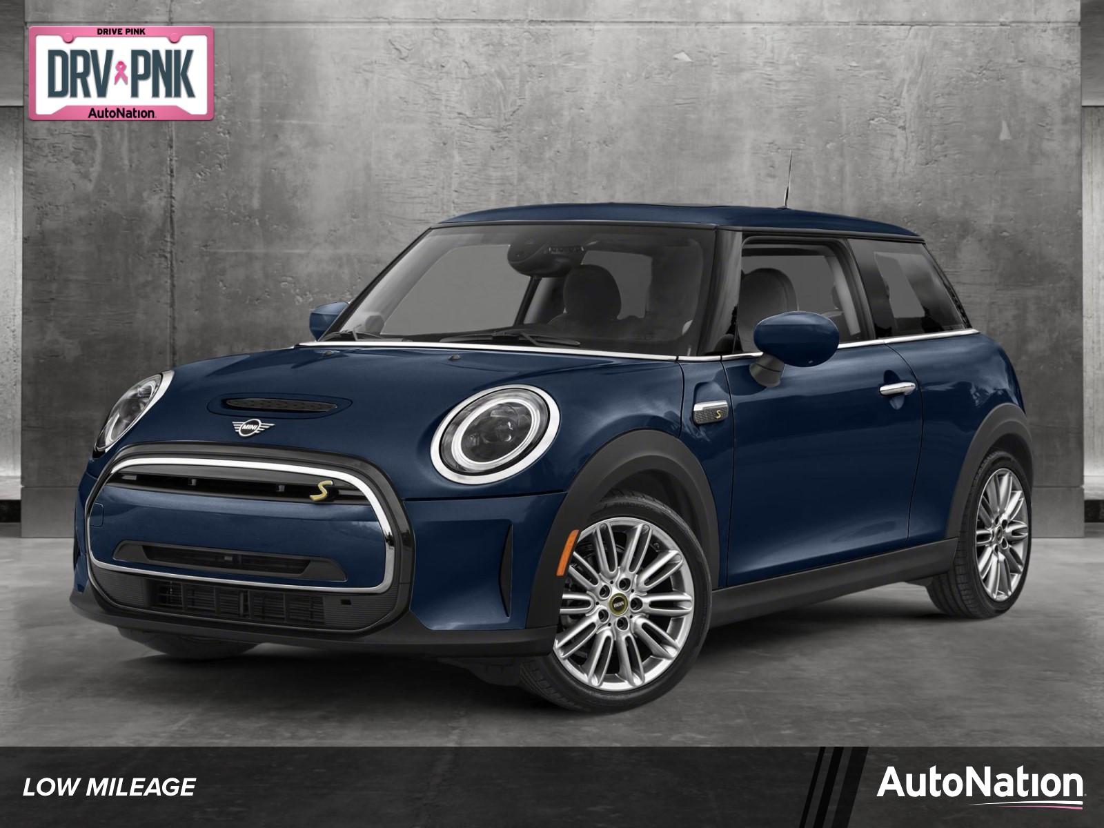 2024 MINI Hardtop 2 Door Vehicle Photo in GREENACRES, FL 33463-3207