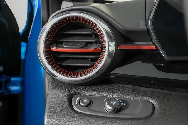 2025 Chevrolet Trax Vehicle Photo in PUYALLUP, WA 98371-4149