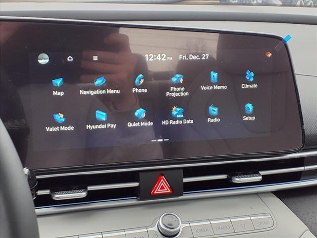 2025 Hyundai ELANTRA Vehicle Photo in Peoria, IL 61615