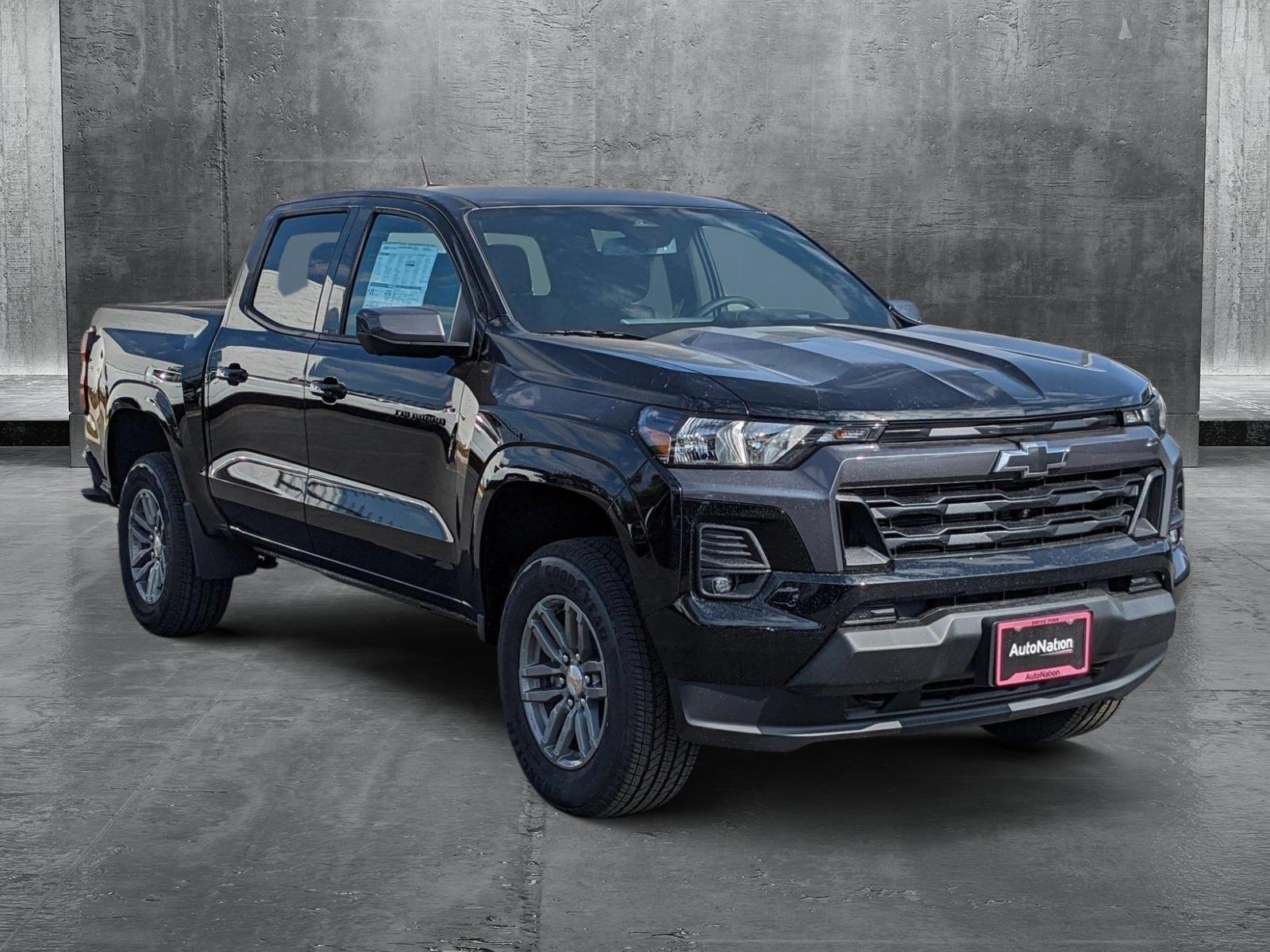 2024 Chevrolet Colorado Vehicle Photo in VALENCIA, CA 91355-1705