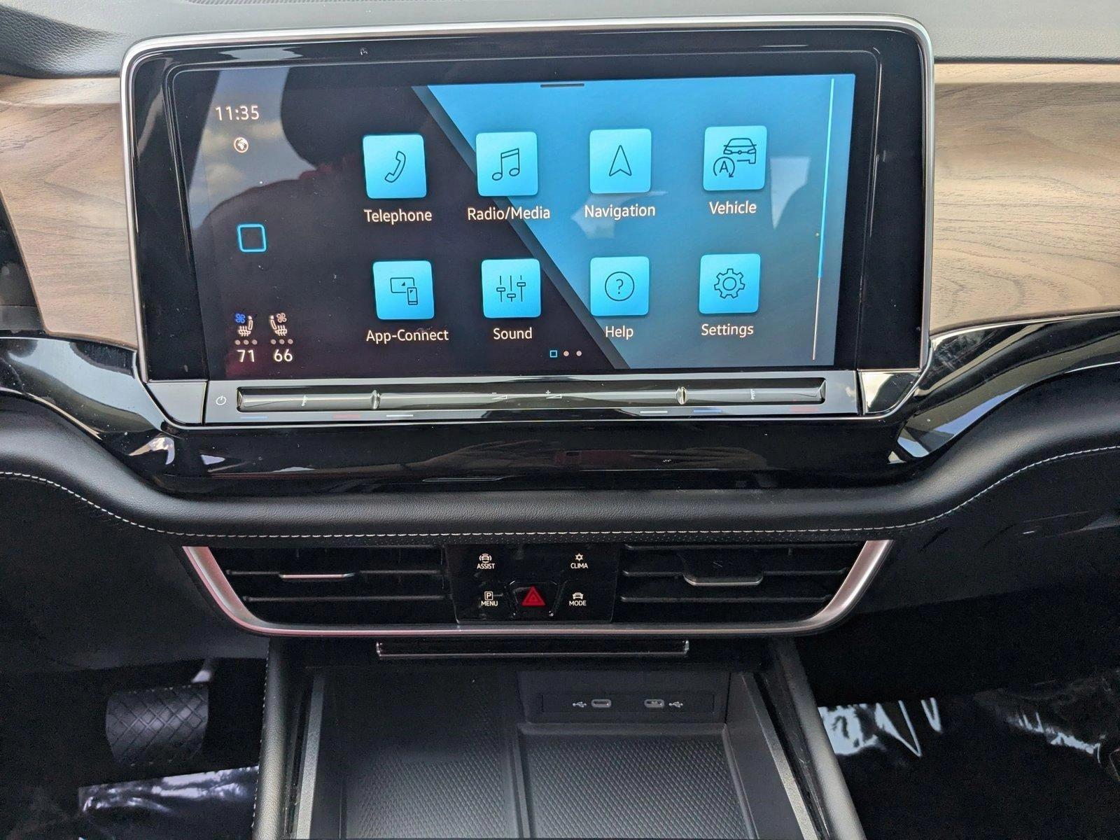 2024 Volkswagen Atlas Vehicle Photo in Wesley Chapel, FL 33544