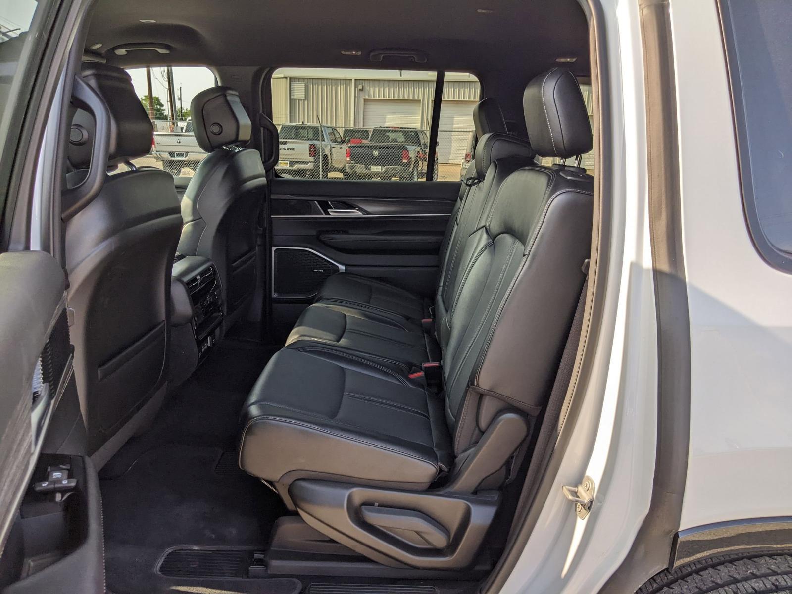 2024 Jeep Wagoneer Vehicle Photo in Seguin, TX 78155