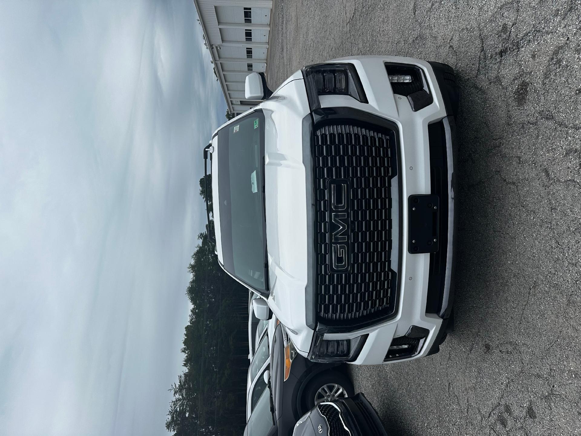 Used 2024 GMC Yukon XL Denali Ultimate with VIN 1GKS2KKL6RR199817 for sale in Farmville, VA