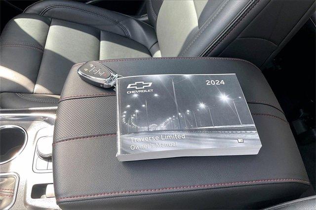 2024 Chevrolet Traverse Limited Vehicle Photo in KANSAS CITY, MO 64114-4502