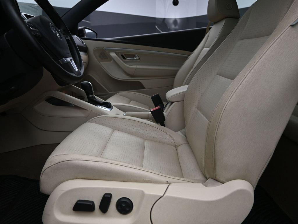 2012 Volkswagen Eos Vehicle Photo in Marion, IA 52302