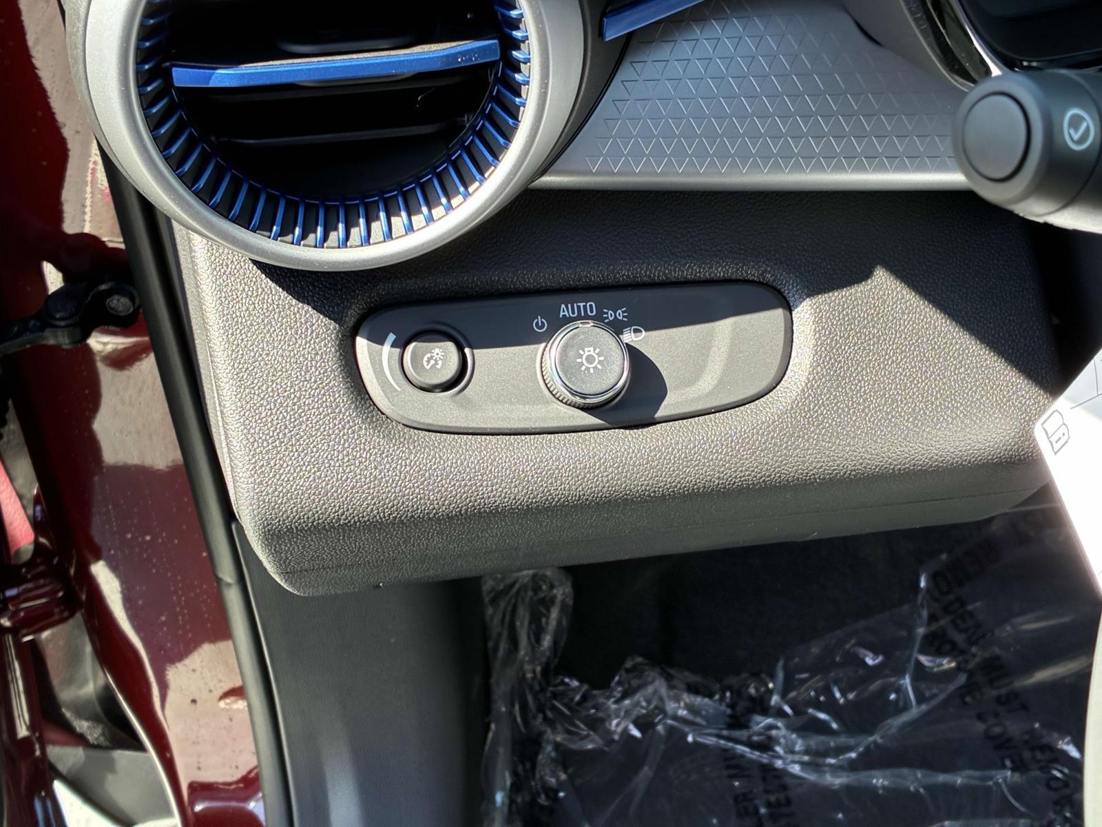 2025 Chevrolet Trax Vehicle Photo in LOS ANGELES, CA 90007-3794