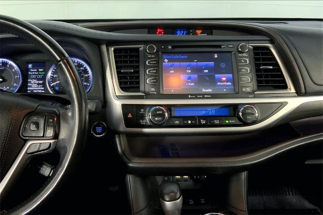 2019 Toyota Highlander Vehicle Photo in Lees Summit, MO 64086