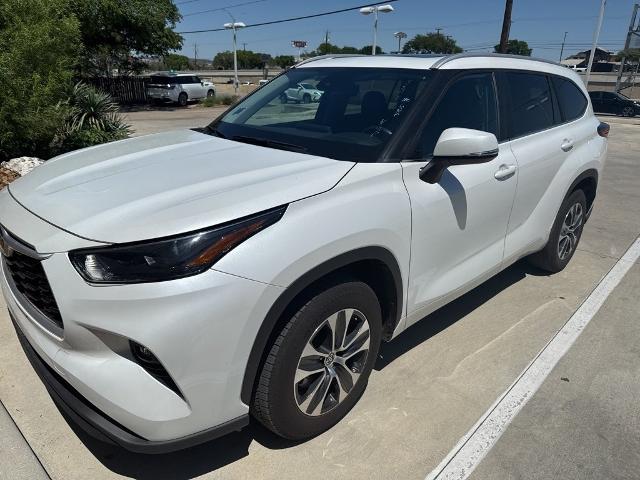 2023 Toyota Highlander Vehicle Photo in San Antonio, TX 78230