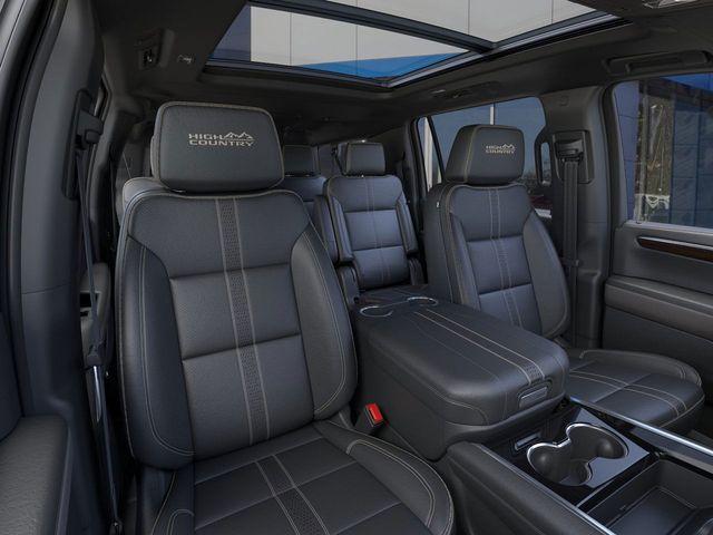 2025 Chevrolet Suburban Vehicle Photo in DANBURY, CT 06810-5034