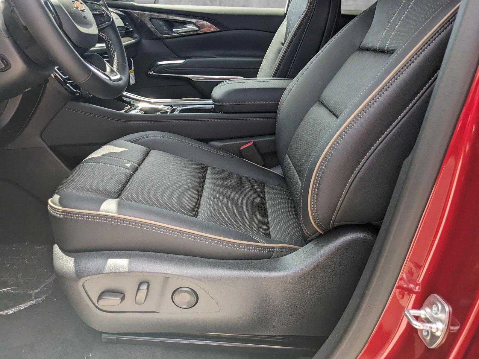 2025 Chevrolet Traverse Vehicle Photo in MIAMI, FL 33172-3015