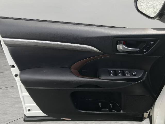 2018 Toyota Highlander Vehicle Photo in GREEN BAY, WI 54303-3330