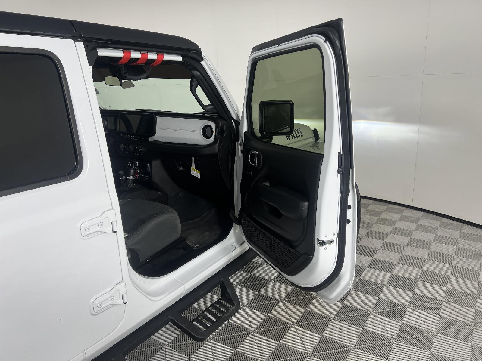 2024 Jeep Gladiator Vehicle Photo in GEORGETOWN, TX 78626-7508