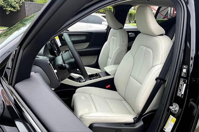 2026 Volvo XC40 Vehicle Photo in Houston, TX 77007