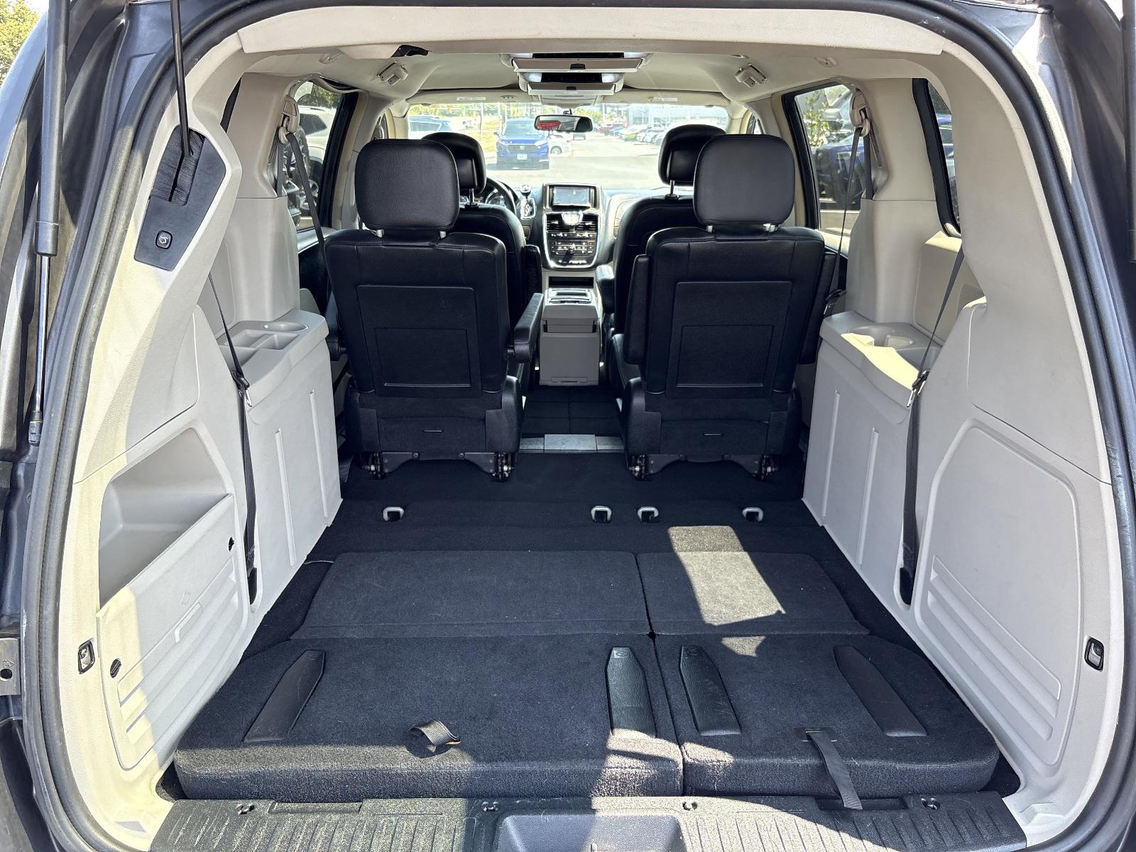 2016 Chrysler Town & Country Vehicle Photo in Mechanicsburg, PA 17050-1707