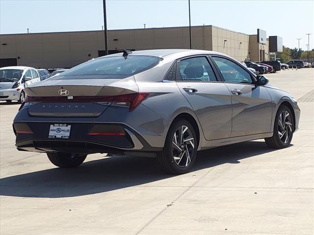 2024 Hyundai ELANTRA Vehicle Photo in Peoria, IL 61615