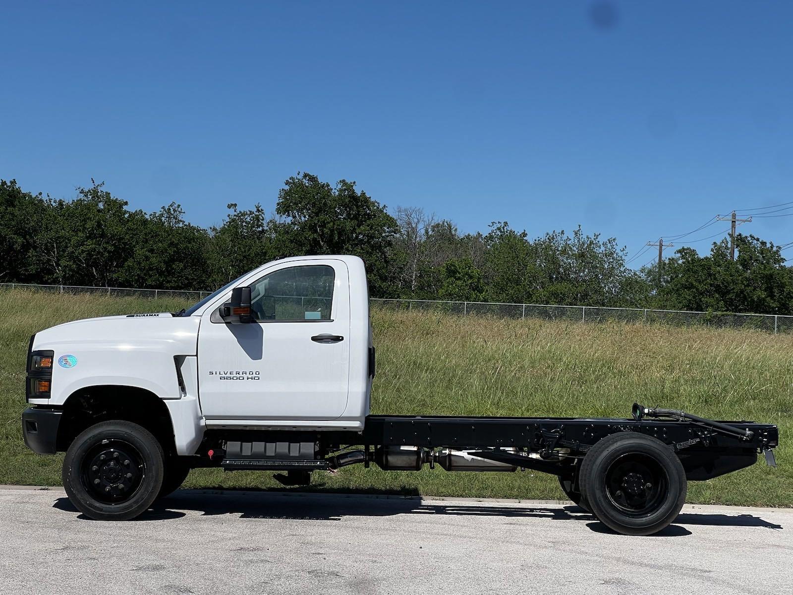 2024 Chevrolet Silverado 6500 HD Vehicle Photo in GEORGETOWN, TX 78626-7508