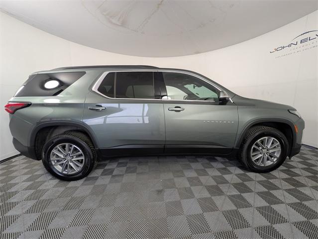 2022 Chevrolet Traverse Vehicle Photo in ENGLEWOOD, CO 80113-6708