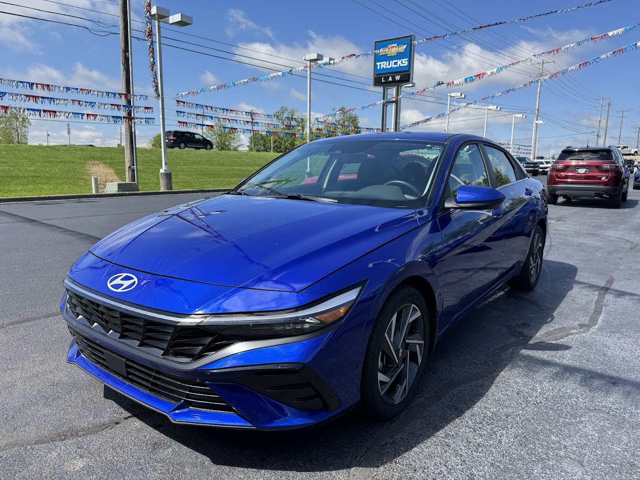 2024 Hyundai Elantra Vehicle Photo in BOONVILLE, IN 47601-9633