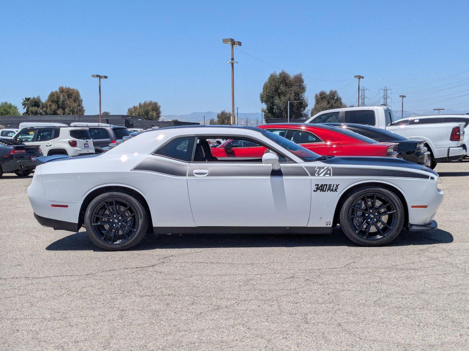 2017 Dodge Challenger Vehicle Photo in Valencia, CA 91355