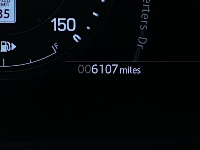 2024 Defender Vehicle Photo in Appleton, WI 54913