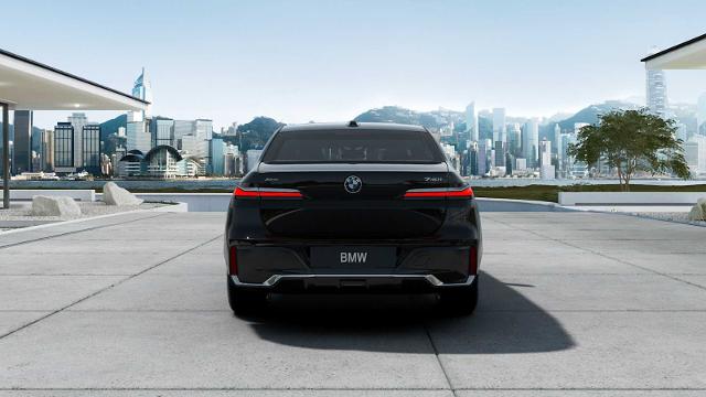 2025 BMW 740i xDrive Vehicle Photo in GRAPEVINE, TX 76051