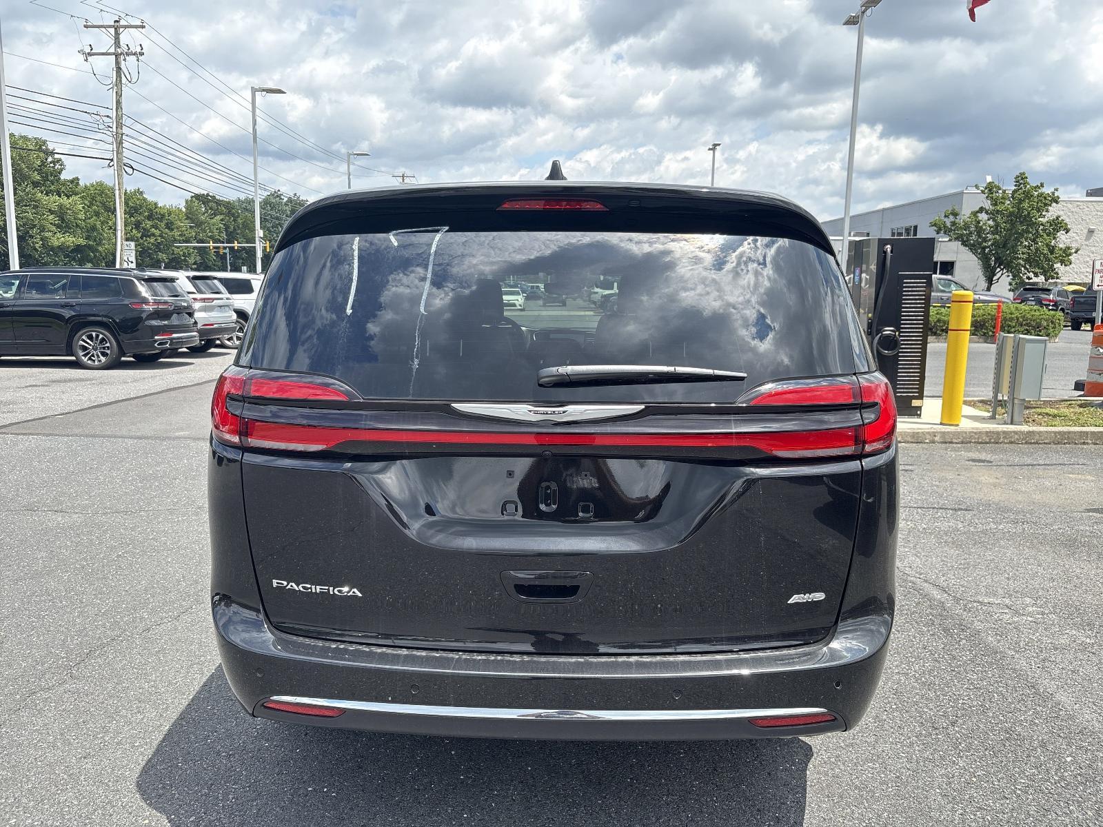 2025 Chrysler Pacifica Vehicle Photo in Mechanicsburg, PA 17050-1707
