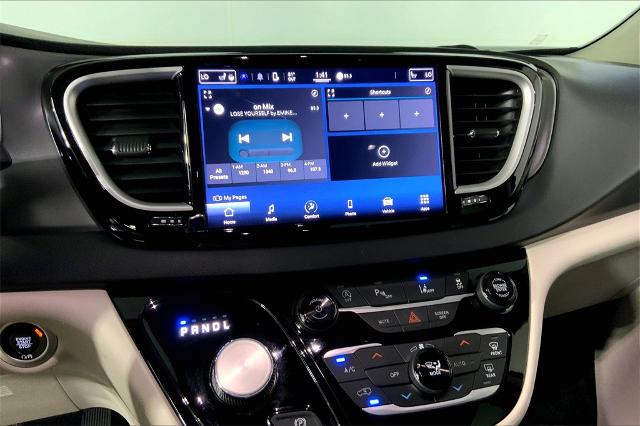 2022 Chrysler Pacifica Vehicle Photo in Lees Summit, MO 64086