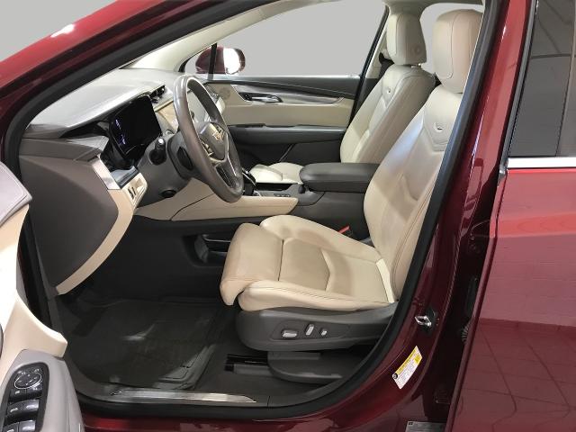 2017 Cadillac XT5 Vehicle Photo in GREEN BAY, WI 54303-3330