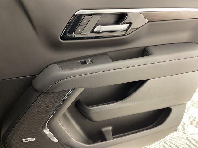 2025 Chevrolet Tahoe Vehicle Photo in PHOENIX, AZ 85014-3381