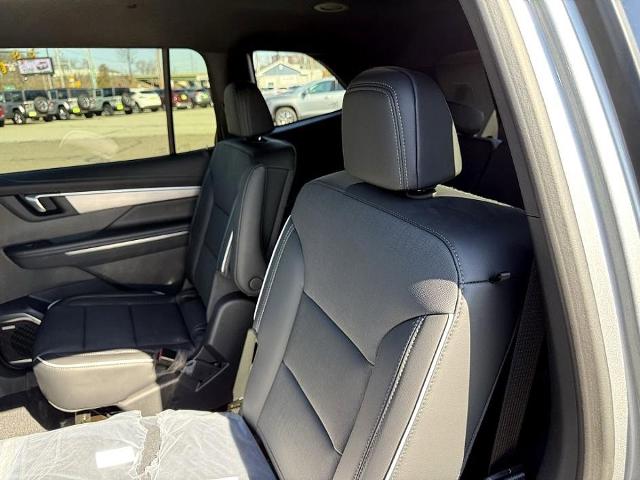 2025 Buick Enclave Vehicle Photo in CHICOPEE, MA 01020-5001