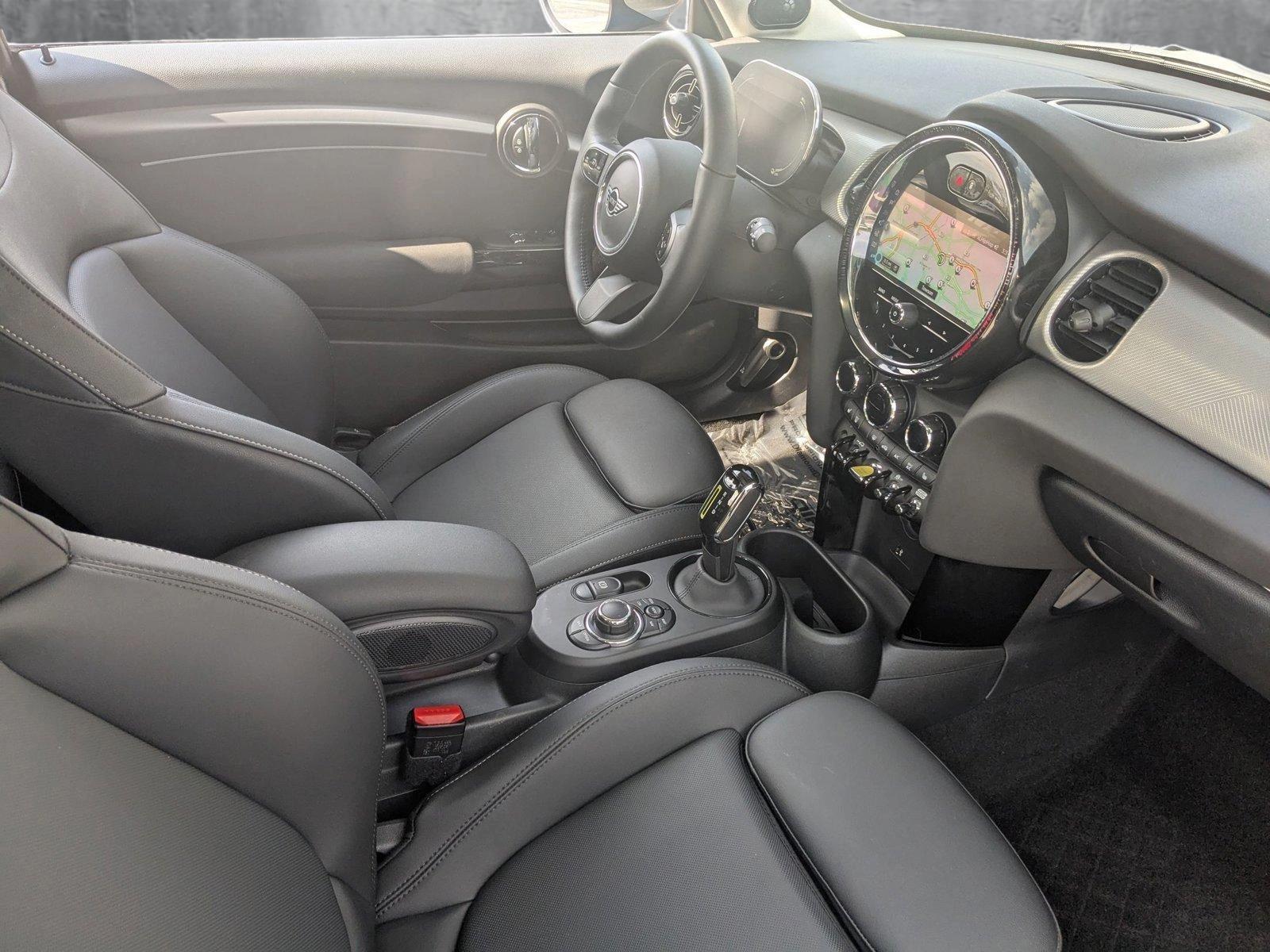 2024 MINI Electric Hardtop 2 Door Signature Vehicle Photo in Towson, MD 21204