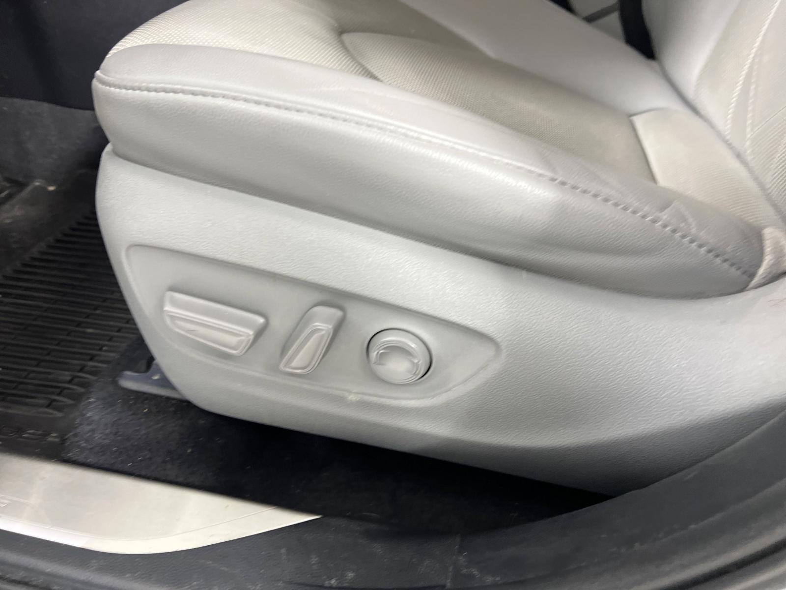 2021 Toyota Highlander Vehicle Photo in Georgetown, TX 78626