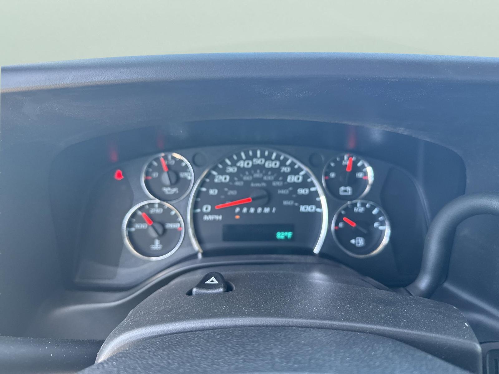 2025 Chevrolet Express Cutaway 3500 Vehicle Photo in GEORGETOWN, TX 78626-7508
