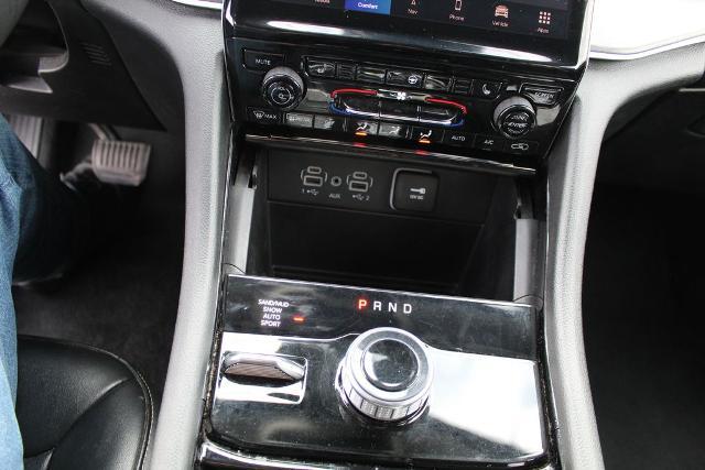 2023 Jeep Grand Cherokee L Vehicle Photo in Cedar Rapids, IA 52402