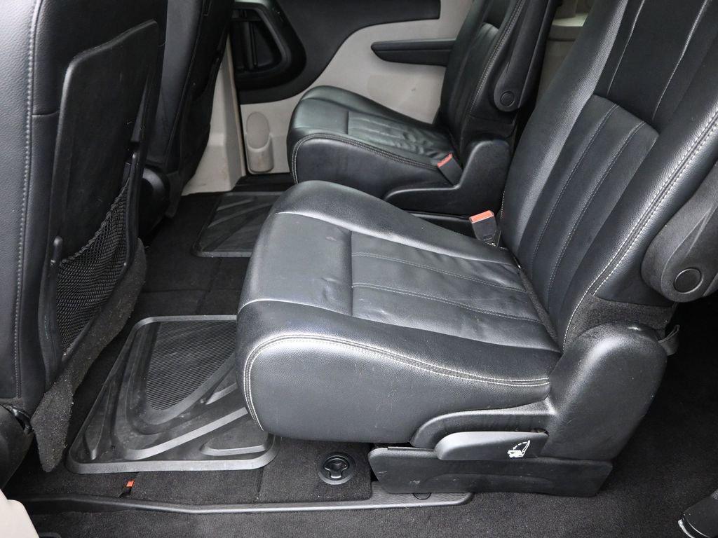 2014 Chrysler Town & Country Vehicle Photo in Cedar Rapids, IA 52402