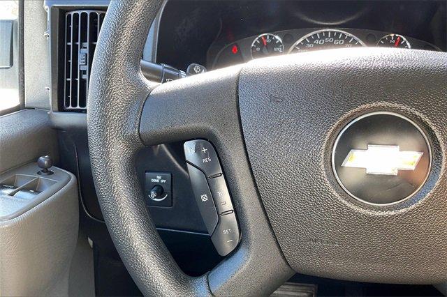 2022 Chevrolet Express Passenger Vehicle Photo in INDEPENDENCE, MO 64055-1314