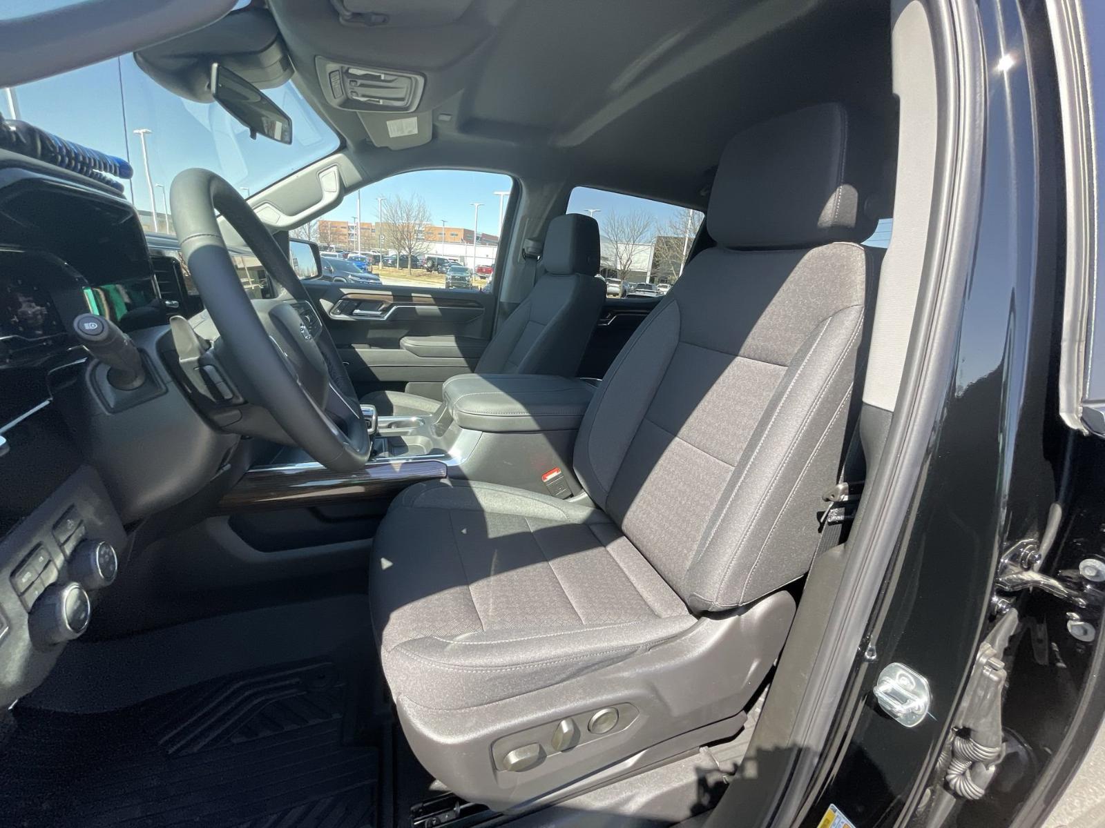 2025 Chevrolet Silverado 1500 Vehicle Photo in BENTONVILLE, AR 72712-4322