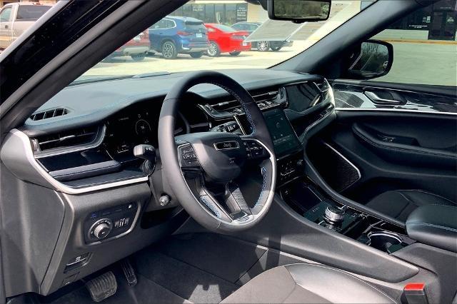 2023 Jeep Grand Cherokee 4xe Vehicle Photo in Kansas City, MO 64114