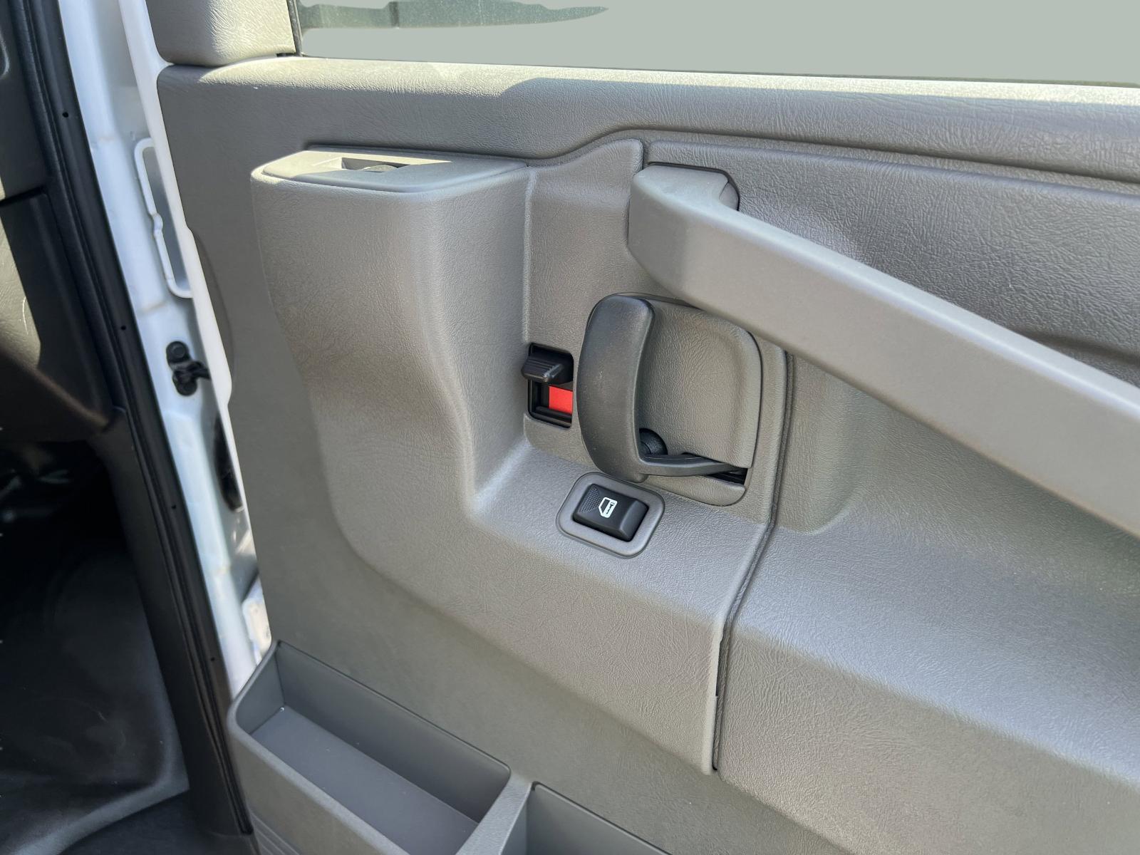 2025 Chevrolet Express Cargo 2500 Vehicle Photo in GEORGETOWN, TX 78626-7508