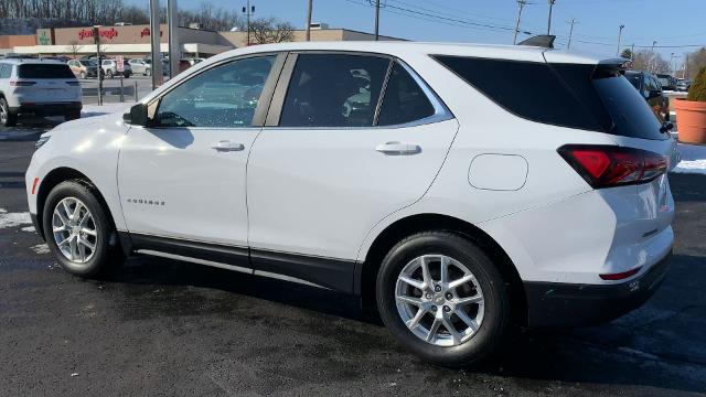 2022 Chevrolet Equinox Vehicle Photo in MOON TOWNSHIP, PA 15108-2571