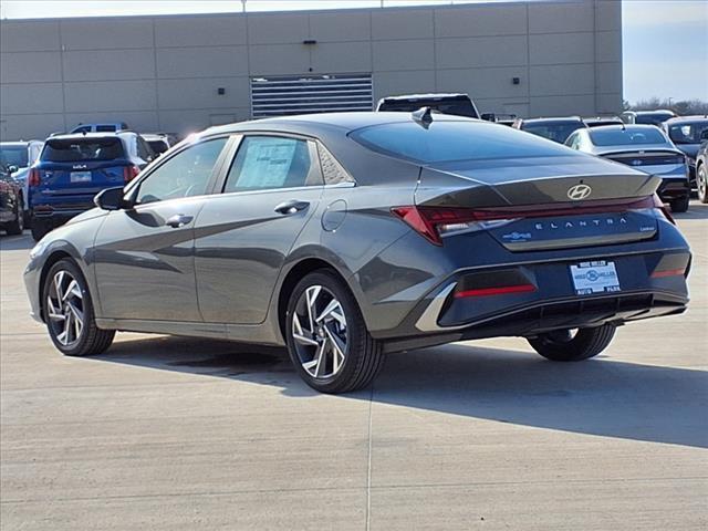 2025 Hyundai ELANTRA Vehicle Photo in Peoria, IL 61615