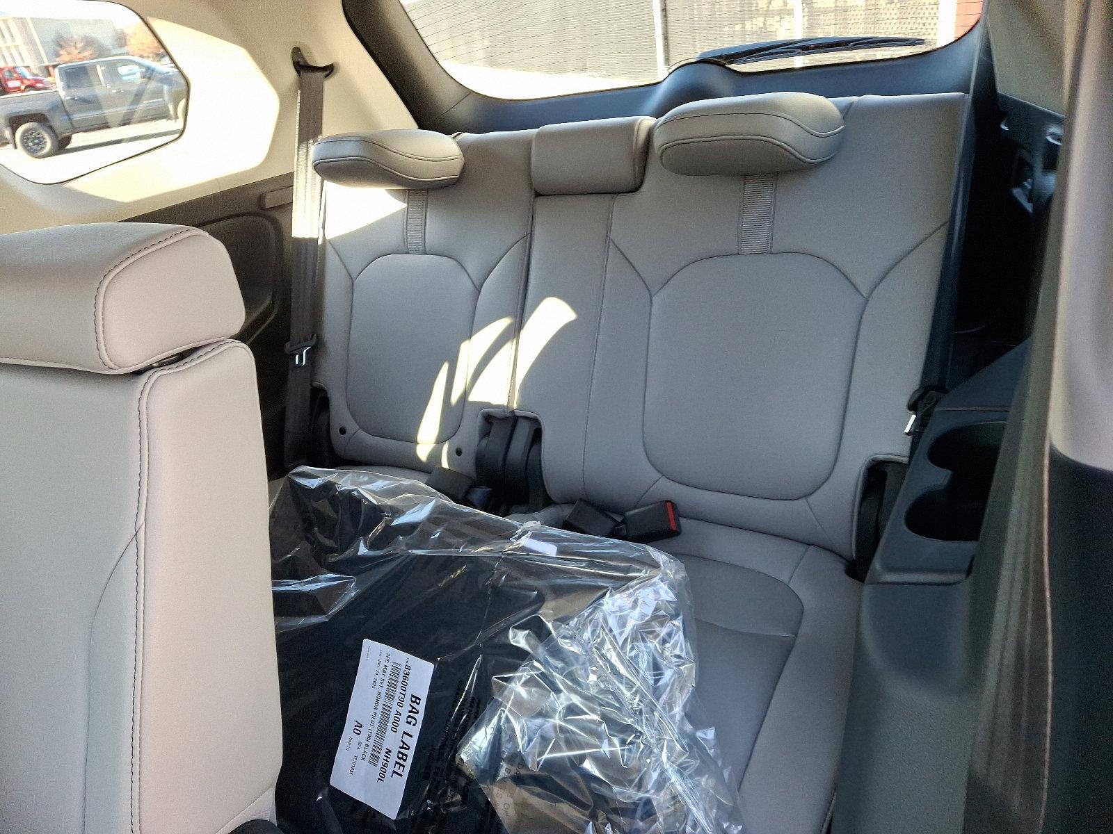 2025 Honda Pilot Vehicle Photo in Harrisburg, PA 17111