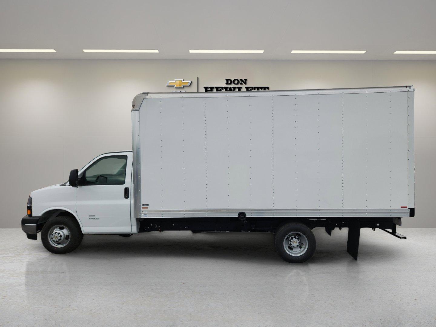 2025 Chevrolet Express Cutaway 4500 Vehicle Photo in GEORGETOWN, TX 78626-7508