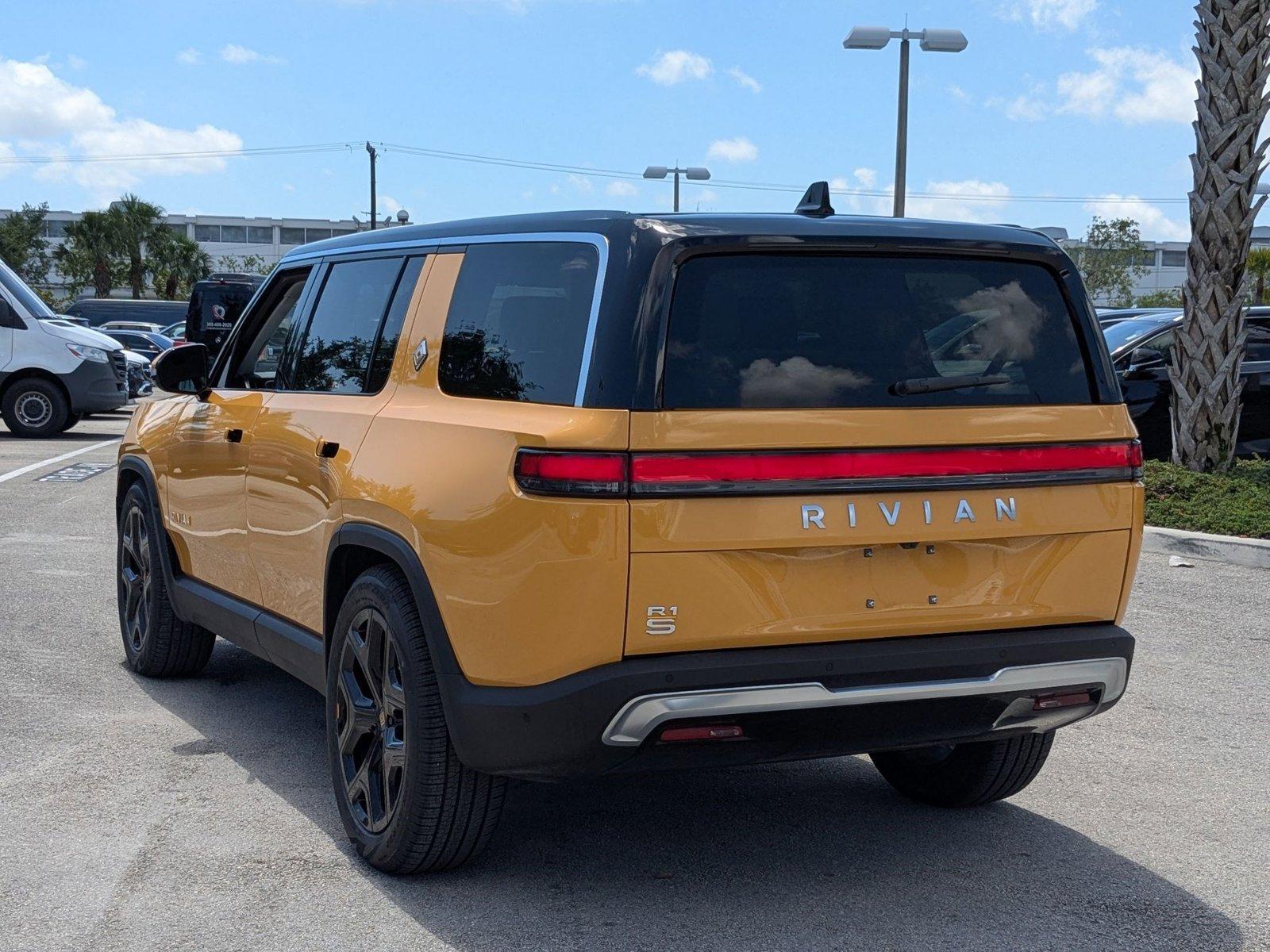 2023 Rivian R1S Vehicle Photo in Miami, FL 33169