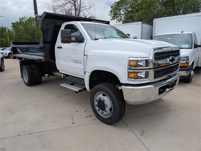 2024 Chevrolet Silverado Chassis Cab Vehicle Photo in ENGLEWOOD, CO 80113-6708
