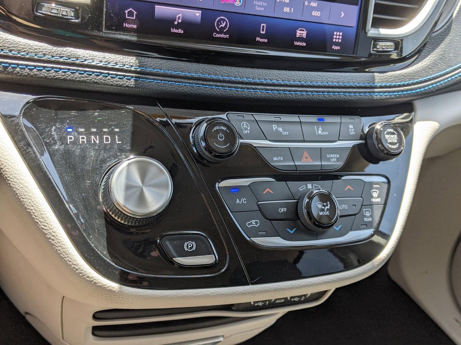 2021 Chrysler Pacifica Vehicle Photo in Seguin, TX 78155