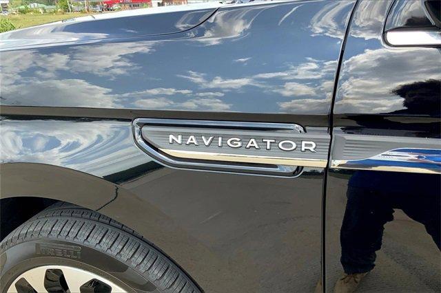 2024 Lincoln Navigator Vehicle Photo in TOPEKA, KS 66609-0000